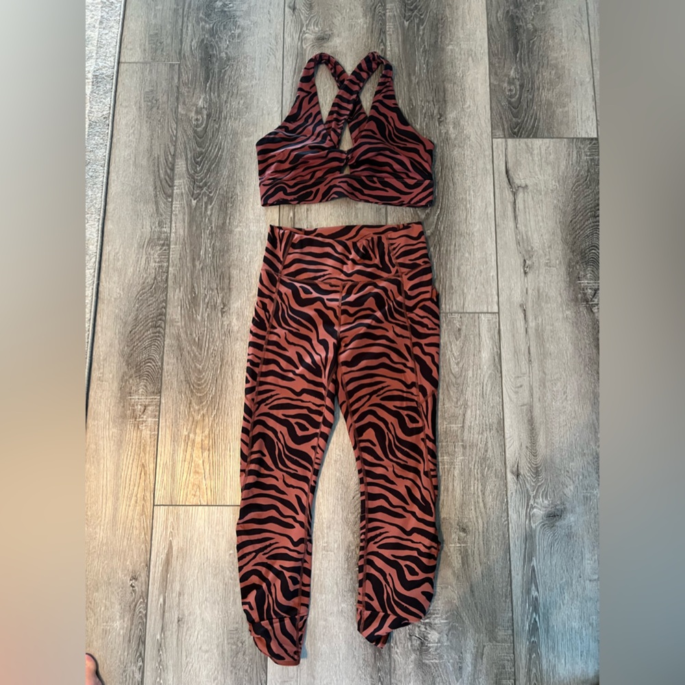 Fabletics set size Large.